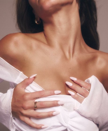 Eliana Jones pretty model images