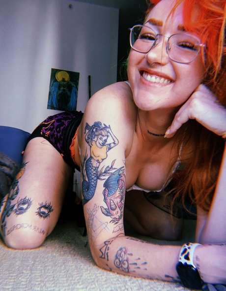 Indoor wilding pornographic model picture