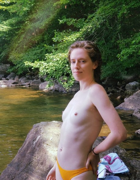 Anya Volz sexy actress galleries