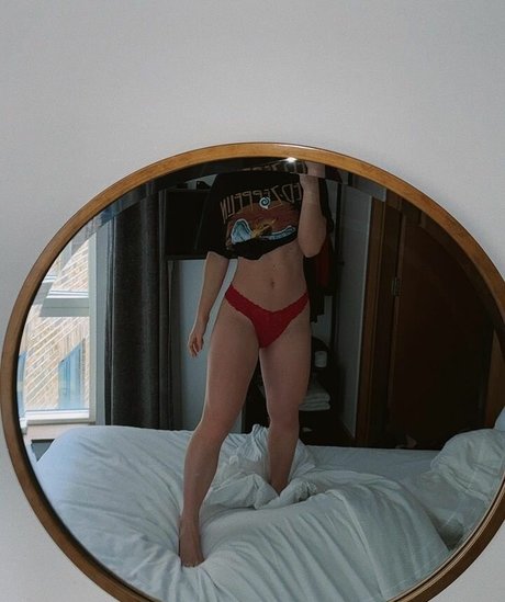 claaragalle naked star image