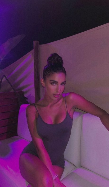 Zoe Bayona model naked photo