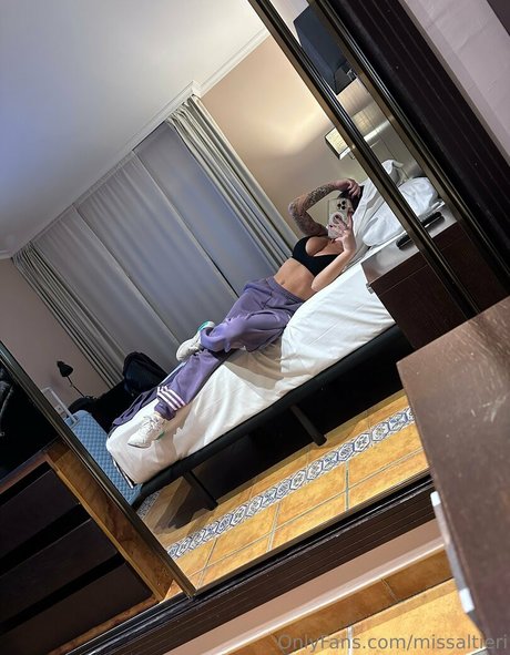 soymeryjim art model images