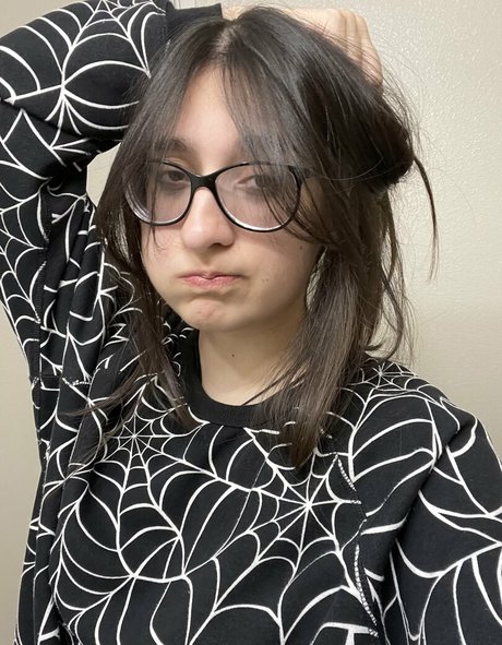 FloriGoAway model high quality pics