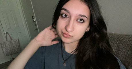 FloriGoAway nudes model archive