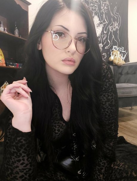 Evilwitxh Lilith hd actress photos