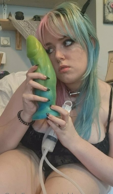 sicklysuccubus hot model image