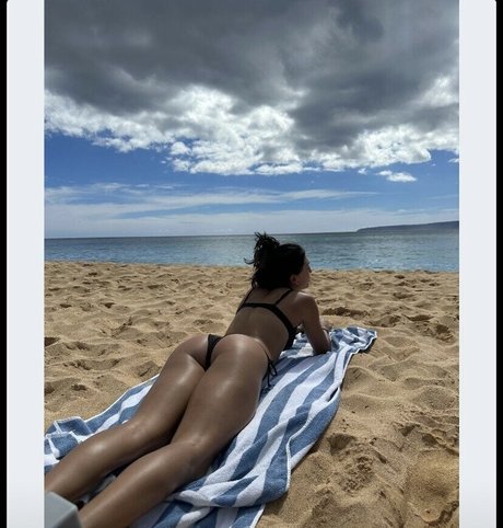 builtbybells free model photo