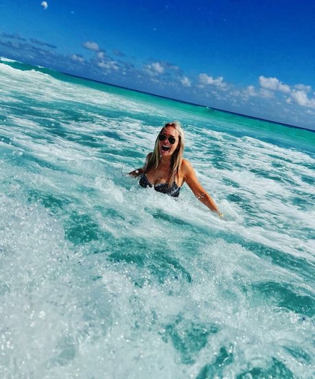 Barbara Alyn Woods naked star pics