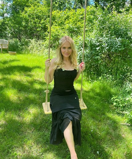 Barbara Alyn Woods erotic star photos