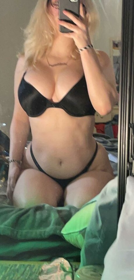 Xfume sex model picture