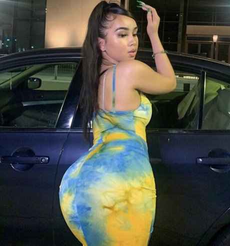 Julianarmah naked model photo