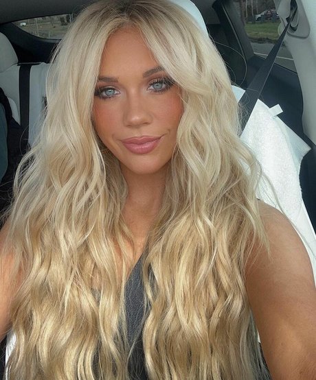 Megan Moroney hd model pic