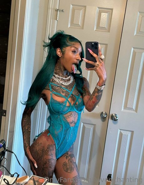 huge natural tits onlyfans naked gallery