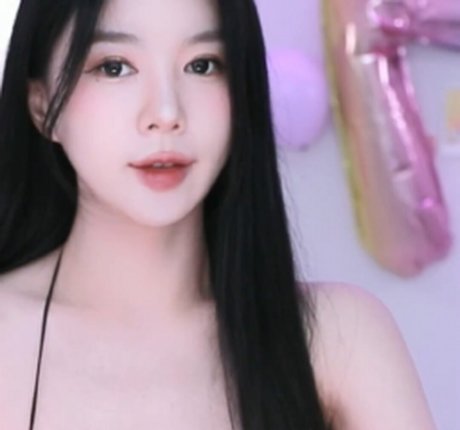 vnfmadl2892 best model photo