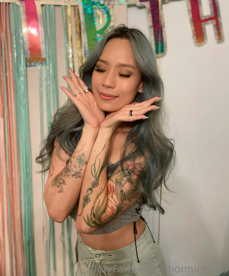 monnietings nude star photos