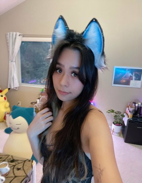 monnietings model nude image