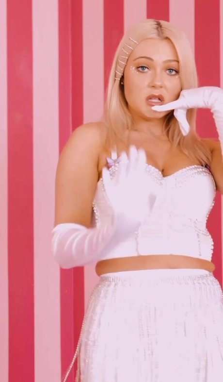 Alexi Blue pornstar nudes images