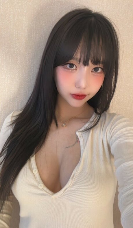 ChuJeong pretty model pictures