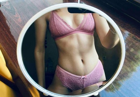 yummysofie actress pics