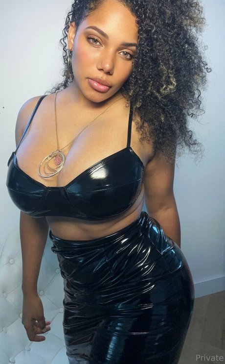 kixxy vip model top picture