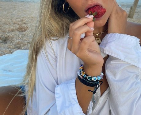 indywright naked star img