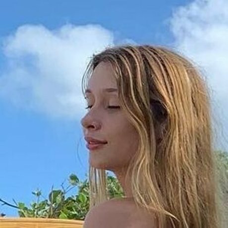 Camilleadrt model beautiful photos