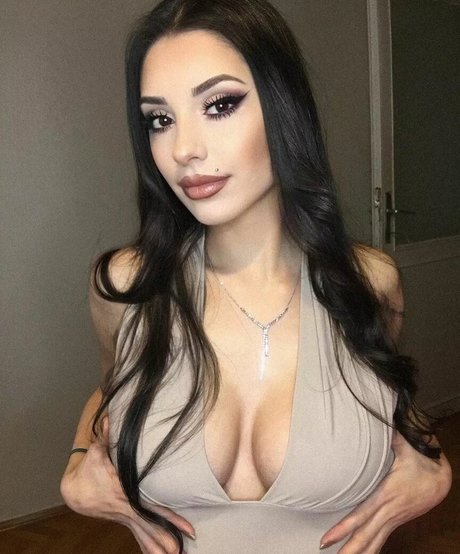 Aslihan pornstar exclusive pics