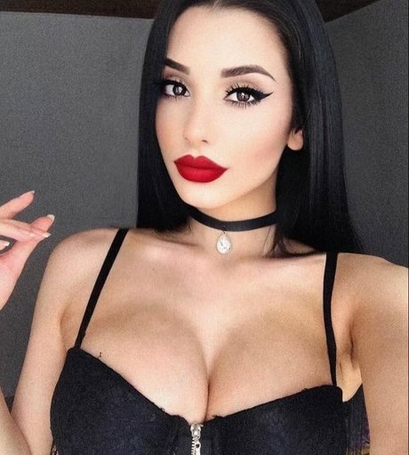 Aslihan free model pictures