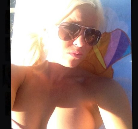 Dana Brooke erotic pornstar img