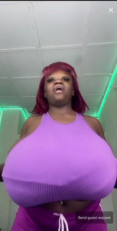 Chanel La Croix pretty model pic