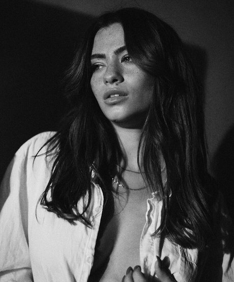 Shay Baradut perfect actress pictures