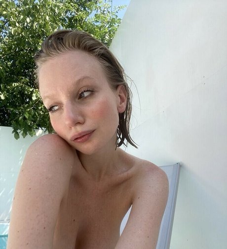 Annie Kinshova free model pics