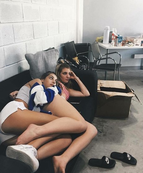 Sophie Nelisse high quality model photo