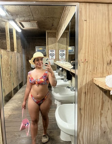 Gabrielamhdzz erotic star pic