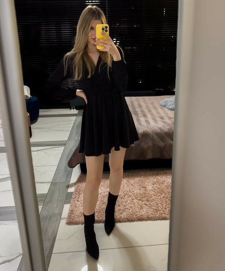 Mirtillaa M model pretty image