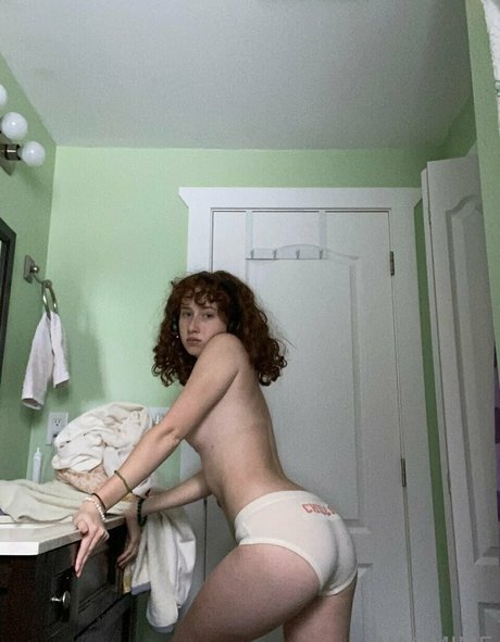 naomime naked model image