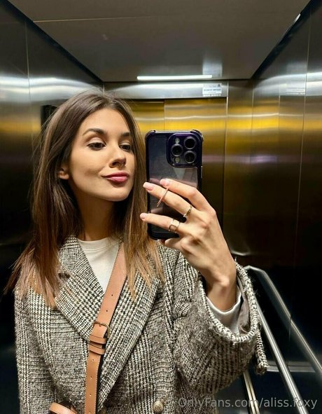 aliss foxy top actress pics