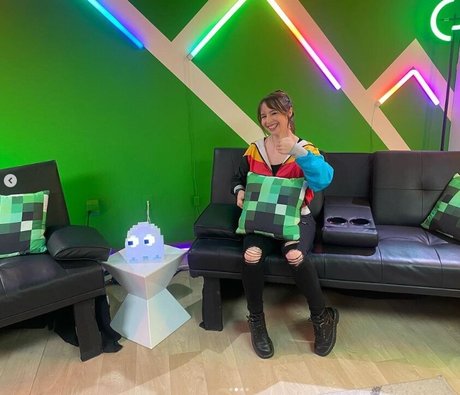 Chelsea Cook model free photos