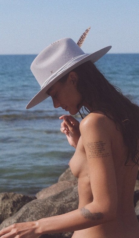 Vanessa Moe pornstar nudes img