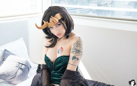 Hilo Suicide nudes model pic