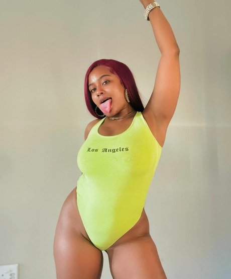 Bella Batista perfect star img