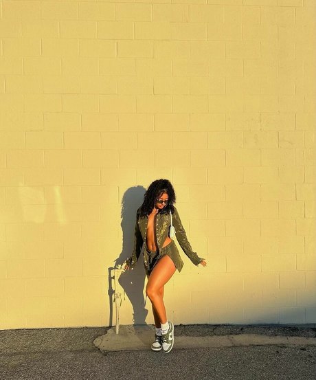 Scarlet May perfect star pics