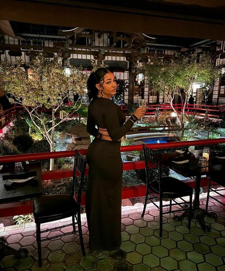 Scarlet May sexy actress image