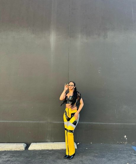 Scarlet May hd actress img