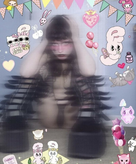 Tap3w0rm tummy model naked image