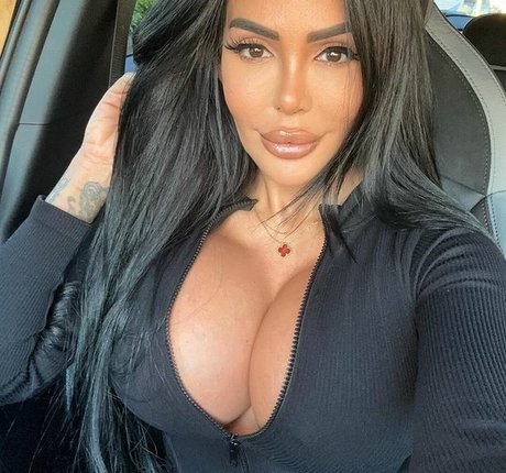 Holly James exclusive actress pics