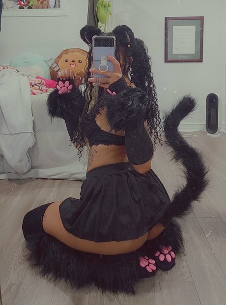 Juliet Cascaii model nice galleries