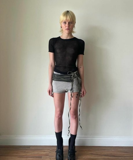 Courtney Mawhorr sexy actress galleries