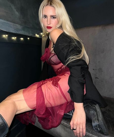 Laurel Arnell Cullen model erotic image