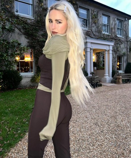 Laurel Arnell Cullen model top archive